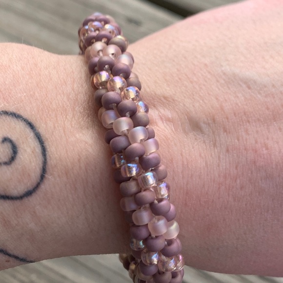 Blush twist bracelet - Picture 7 of 7